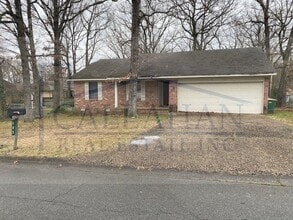 Building Photo - 205 Lynnewood Dr