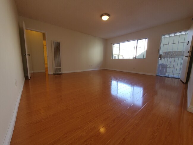 Building Photo - 1014 N Spaulding Ave