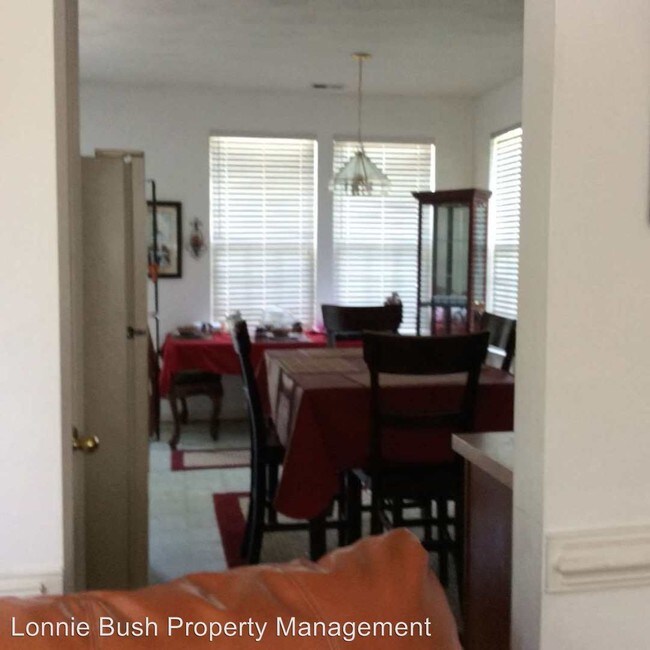 Building Photo - 1005 English Oak Dr