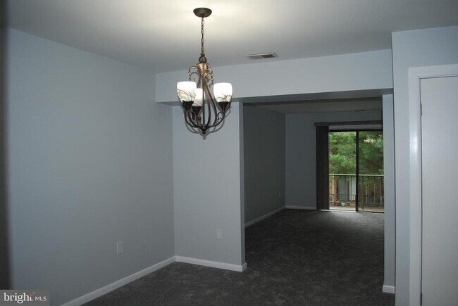 Building Photo - 1813 Silver Ct