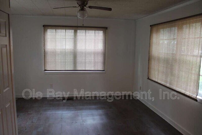 Foto del edificio - 855 Azalea Rd