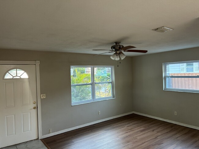 Building Photo - Bring Your  RV or Boat  -   2/1 House Incl...