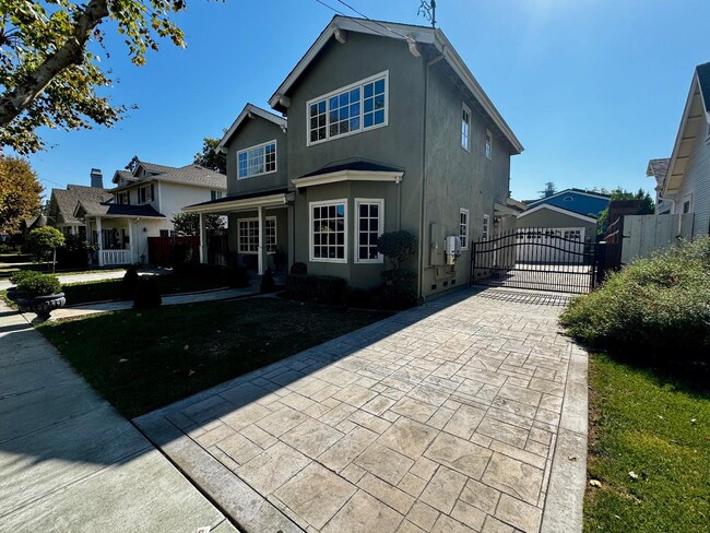 Building Photo - 1046 Byerley Ave