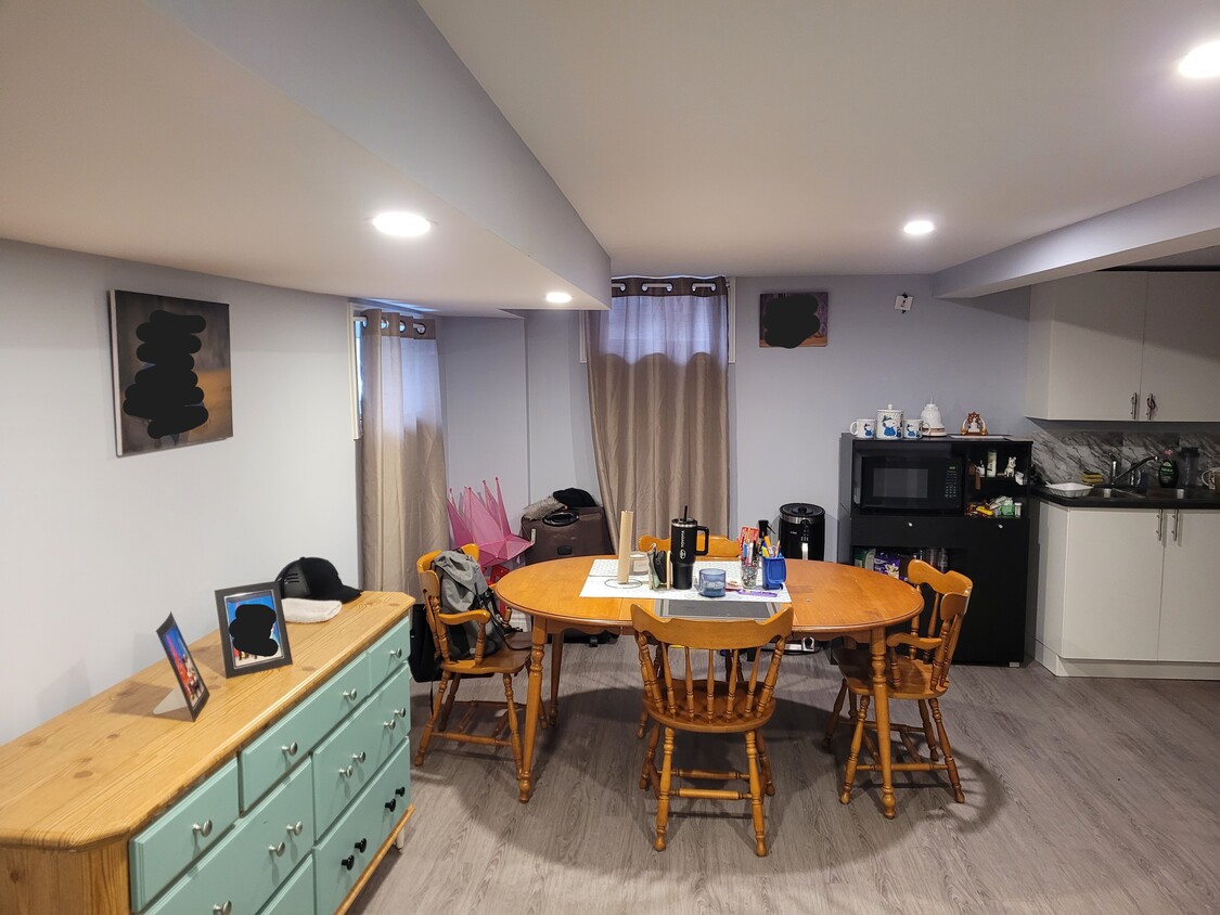 Dining area adjacent to kitchen - 422 High St