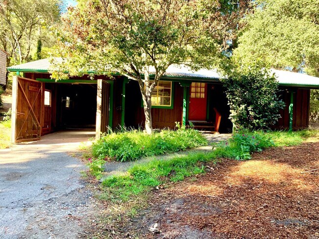 Foto del edificio - 2309 Laguna Rd