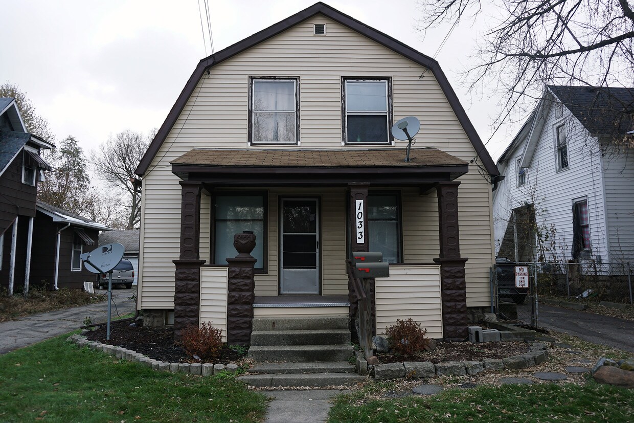 Primary Photo - 1033 E Oakland Ave