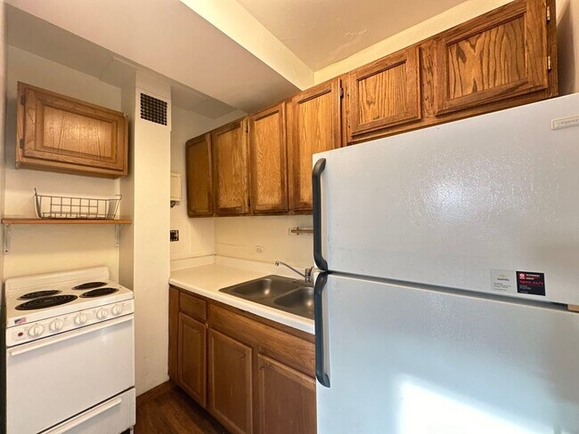 Foto del edificio - 4180 N Marine Dr