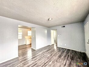 Building Photo - 712 Martindale Rd