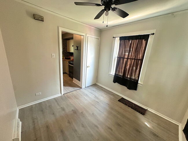 Foto del edificio - 2500 E 98th St