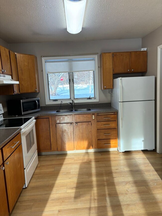 Building Photo - Lease Only-Fideler Rd 621-SB