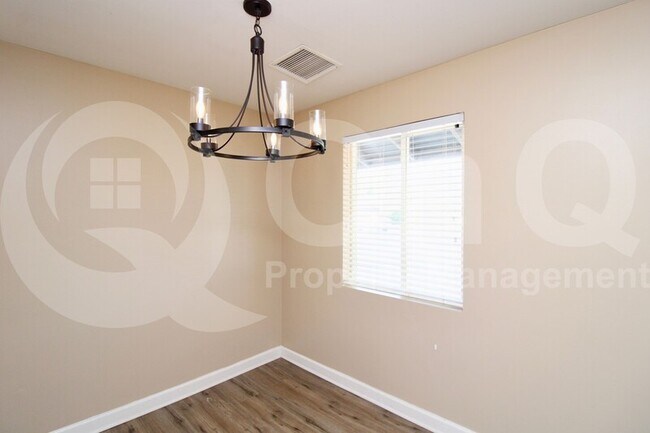 Foto del edificio - 7031 E Cypress St