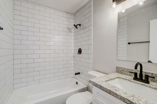 Building Photo - 15910 Plover Ct