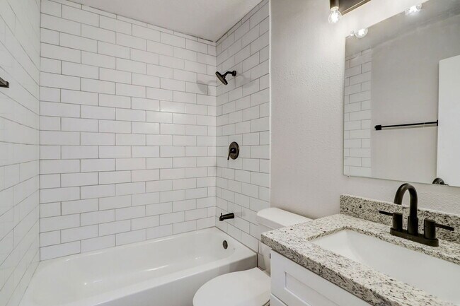 Foto del edificio - 15910 Plover Ct