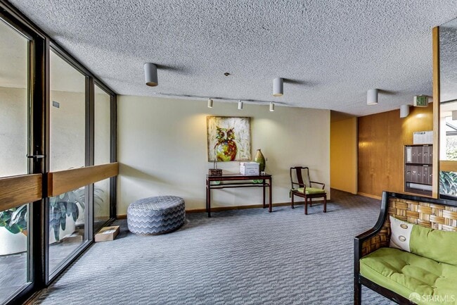 Foto del edificio - 208 N Lake Merced Hills