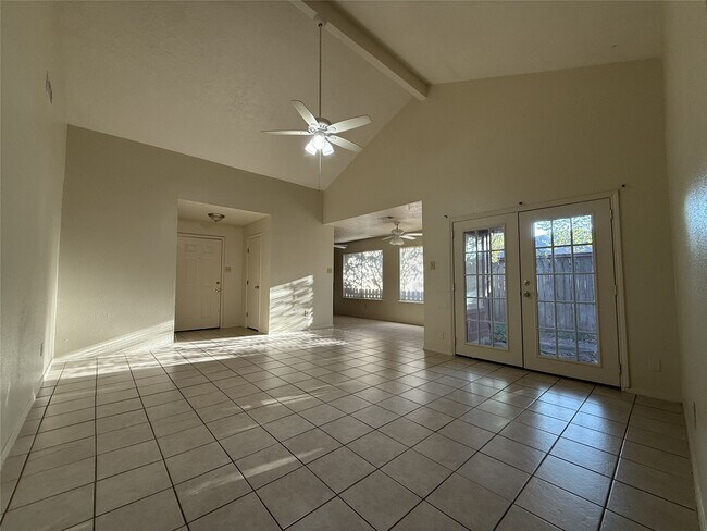 Foto del edificio - 9811 Mill Shadow Dr