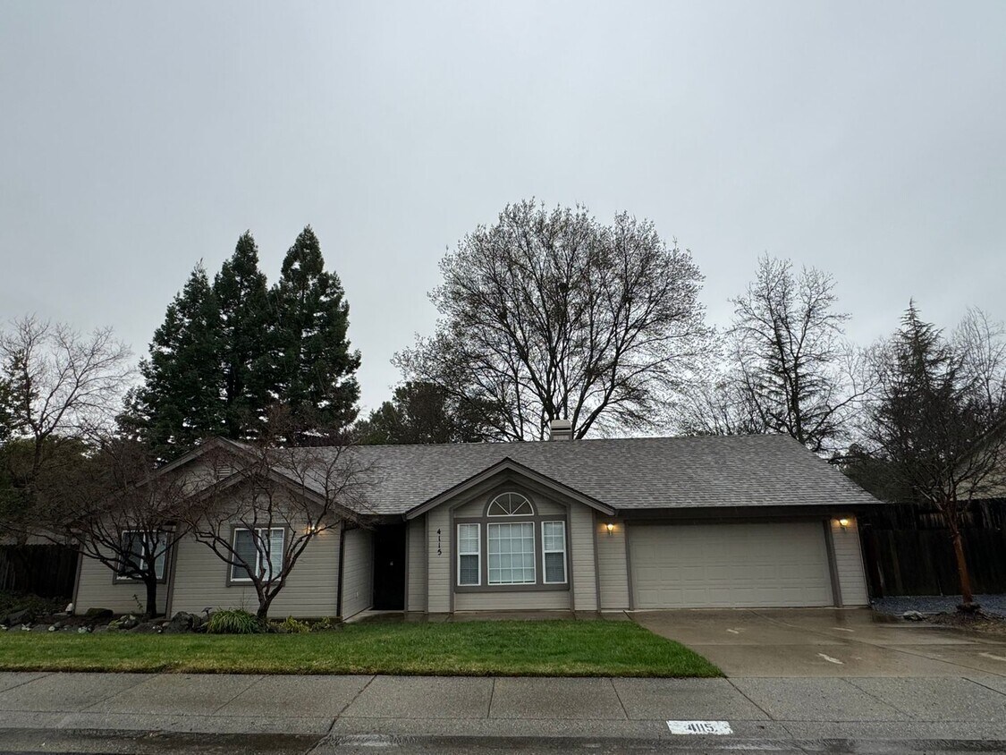 Primary Photo - Nicely updated Auburn home with new HVAC &...