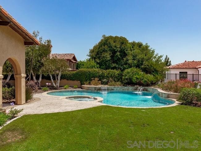 Building Photo - 5575 Meadows Del Mar