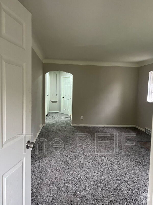 Building Photo - 11258 Roxbury St
