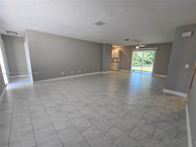 Foto del edificio - 3201 SE Hibiscus St