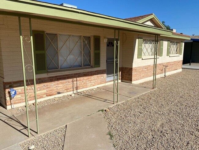 Building Photo - 2344 W Echo Ln