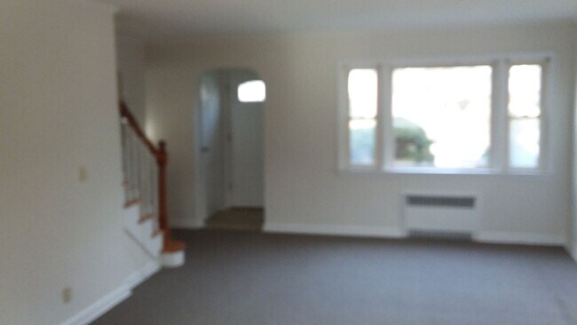 Foto del edificio - 260 Elsmere Pl