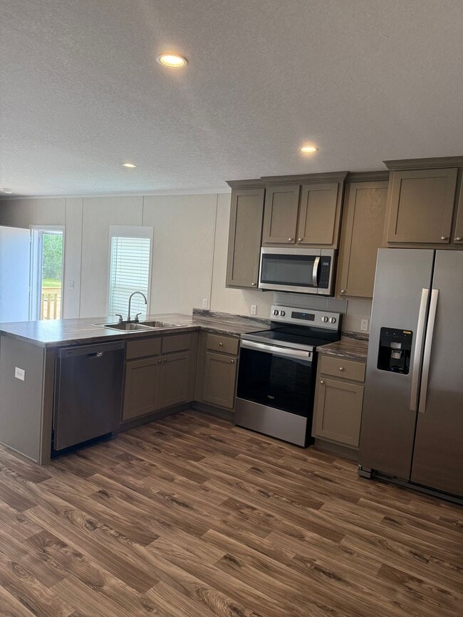 Building Photo - 126 Royal Palm Ave