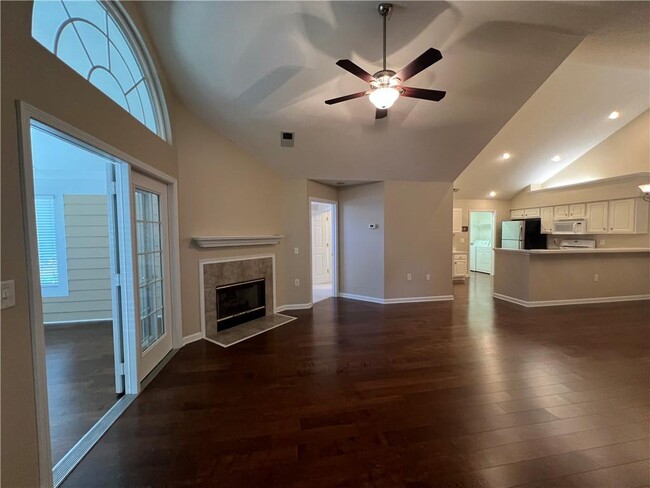 Foto del edificio - 2704 Village Ln