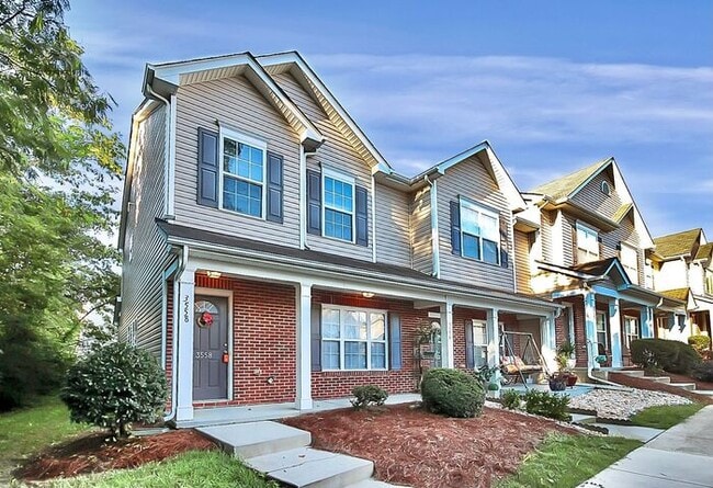 Foto del edificio - End Unit 3BD/2.5BA Townhome in Mill Creek!