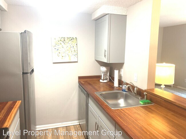 Foto del edificio - 1 br, 1 bath House - 106 Golf Terrace