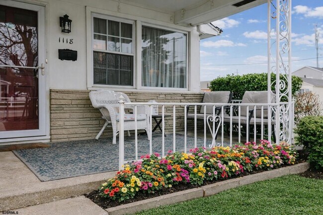 Foto del edificio - 1118 W Beach Ave