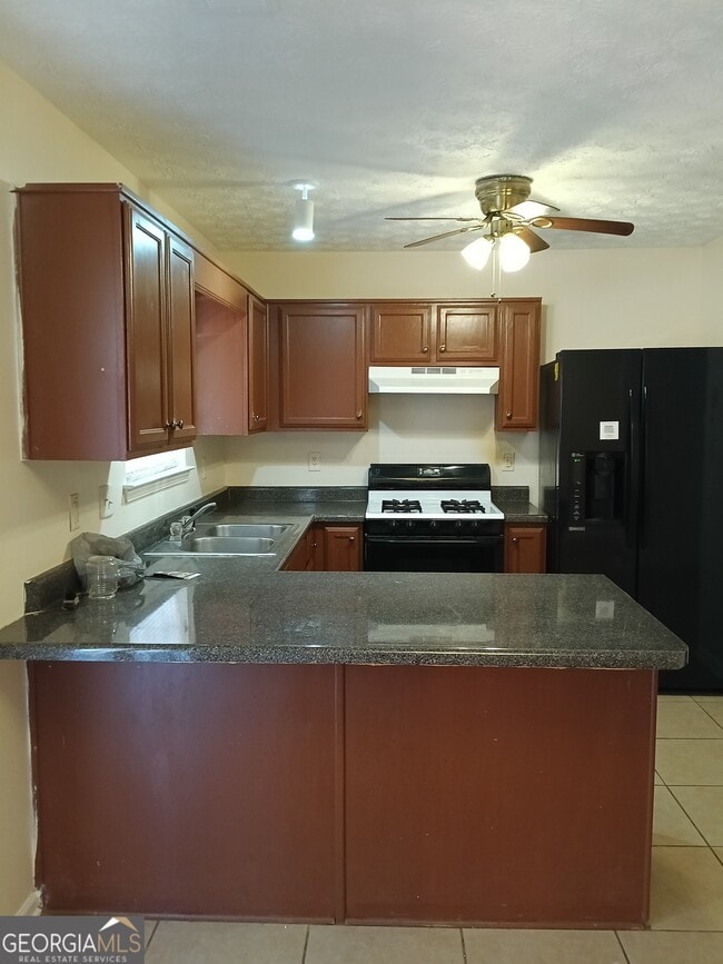 Foto del edificio - 3049 Fields Dr