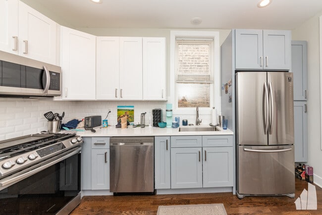 Building Photo - 2145 W Webster Ave