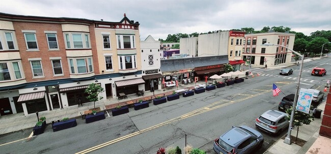 Building Photo - 133 E Broad St