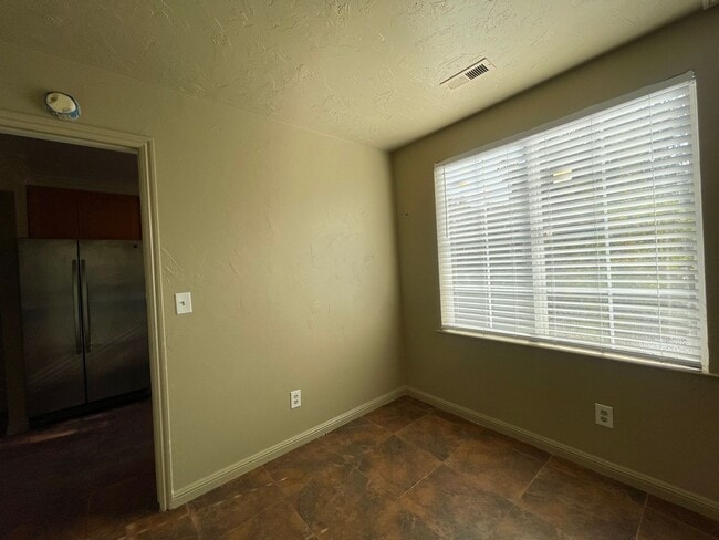 Foto del edificio - SPACIOUS 3BD/1.5BA HOUSE READY FOR RENT!!!