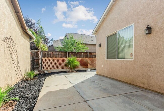 Building Photo - 4 br, 2.5 bath  - 4049 W Pear Tree Ln