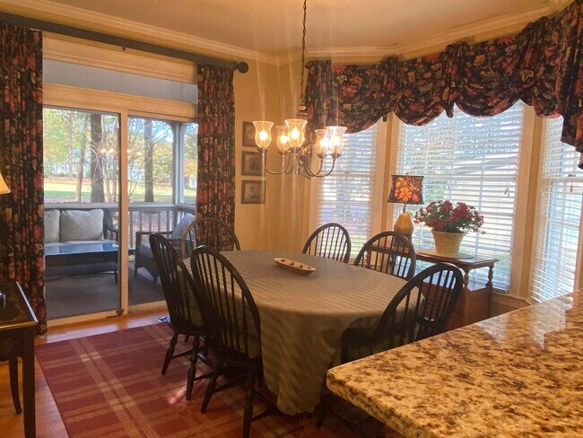 Foto del edificio - 113 7 Oaks Way