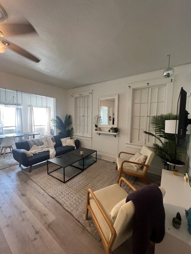 Foto del edificio - 6bd/3ba with Central AC Walking Distance to Campus