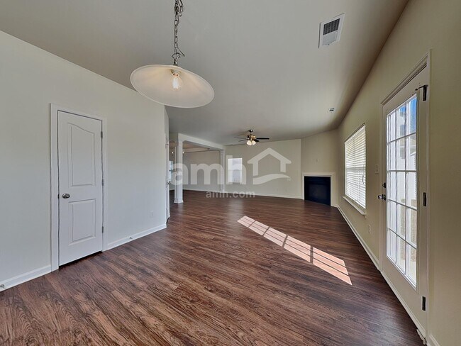 Building Photo - 2524 Ingleside Dr