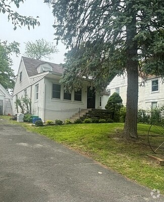 Building Photo - 18 Hastings Ln