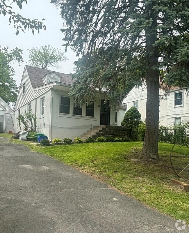Building Photo - 18 Hastings Ln
