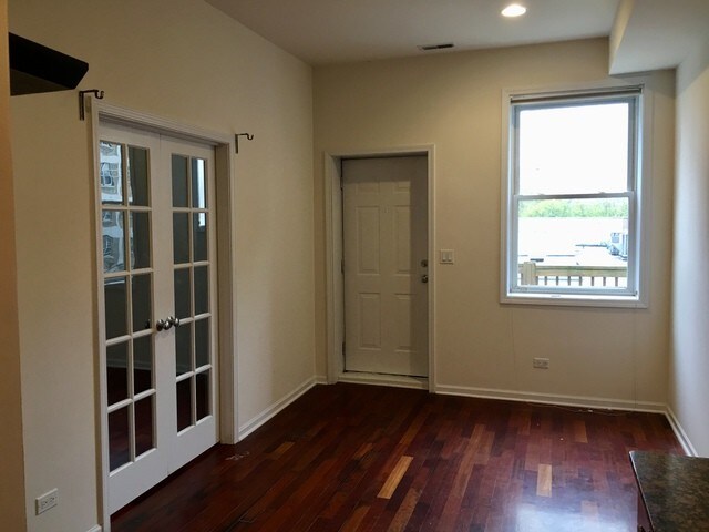 Foto del edificio - 932 W Wilson Ave