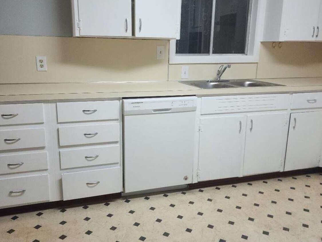 Foto principal - Cozy 3-Bed, 1.5-Bath Rental Home in Texarkana