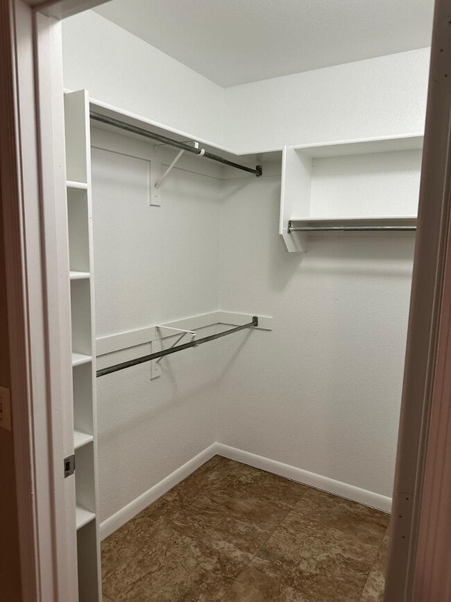 Foto del edificio - 1295 N Ash St