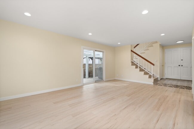 Building Photo - 306 Dolores Cir