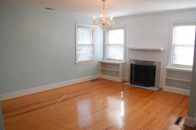 Foto del edificio - 3447 Masonboro Loop Rd