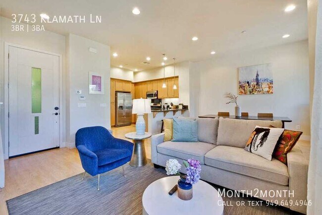 Building Photo - Compact Luxury Townhome on Klamath Ln