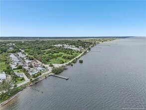 Building Photo - 4800 NE Blue Heron Ln