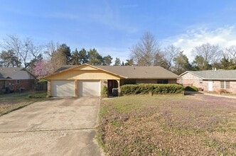 Building Photo - 2153 Loren Cir