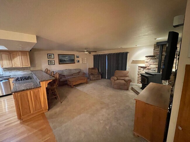 Foto del edificio - Magalia 2 bed 2 bath home with bonus room. Attached garage, private backyard