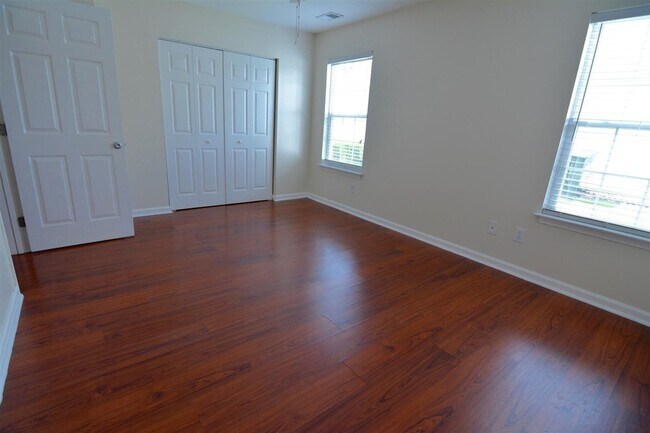 Building Photo - 599 Albion Cir